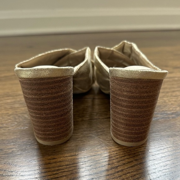 Amuse Society x Matisse gold sandals size 8 - Picture 3 of 5